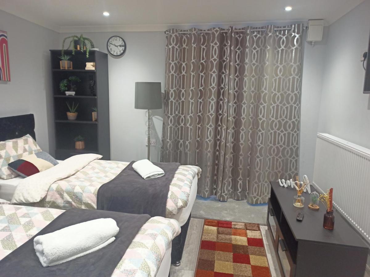 Homey Studio In Newport Perfect For Couples & Travelers Ngoại thất bức ảnh