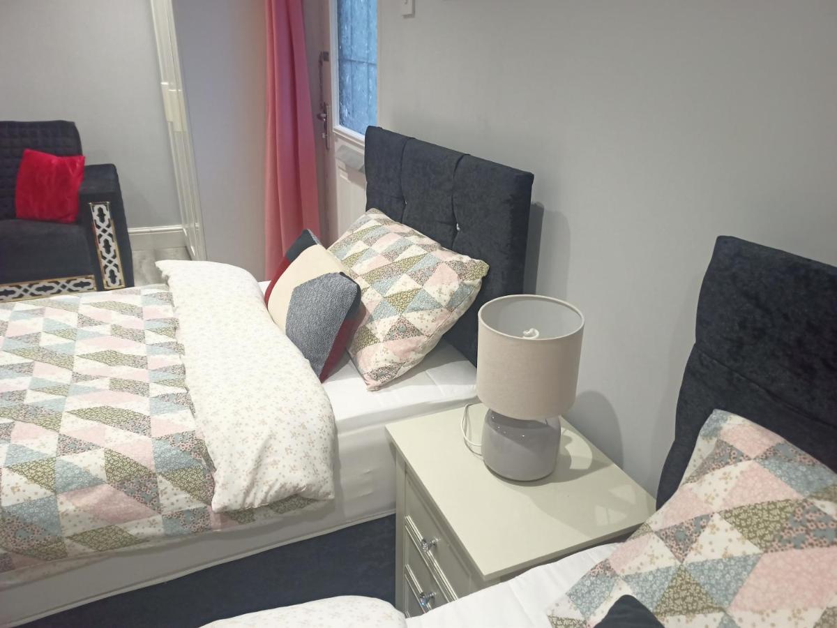 Homey Studio In Newport Perfect For Couples & Travelers Ngoại thất bức ảnh