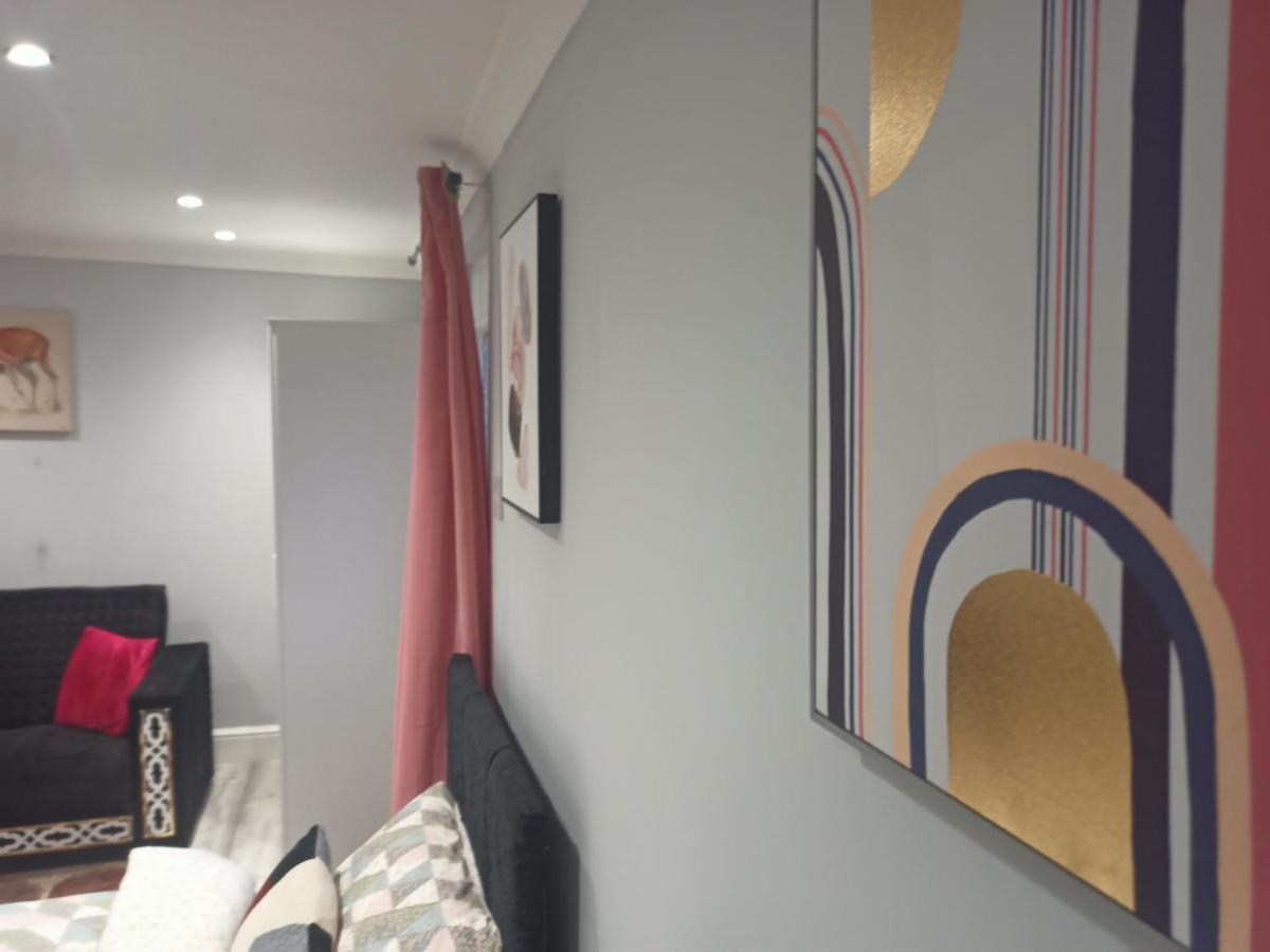 Homey Studio In Newport Perfect For Couples & Travelers Ngoại thất bức ảnh