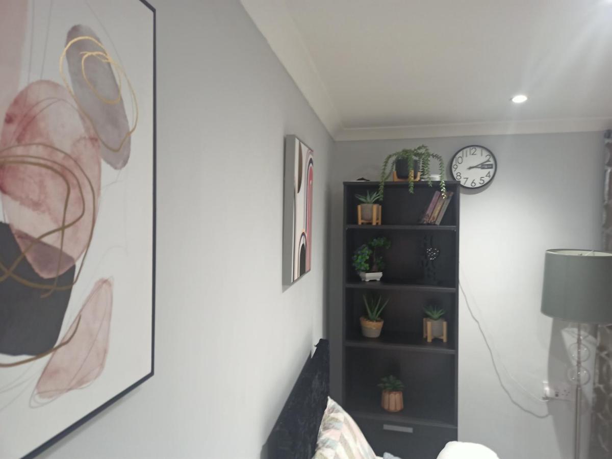 Homey Studio In Newport Perfect For Couples & Travelers Ngoại thất bức ảnh