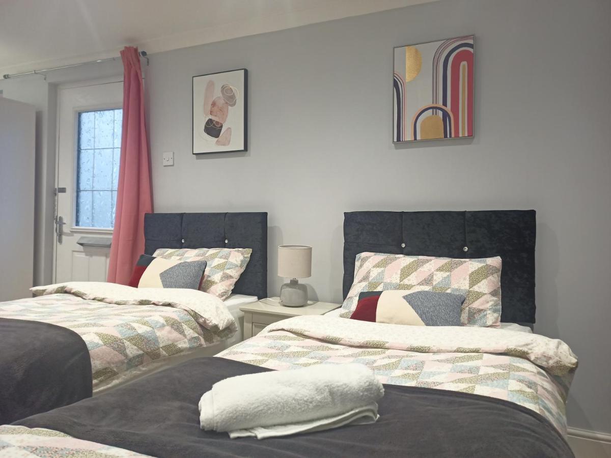 Homey Studio In Newport Perfect For Couples & Travelers Ngoại thất bức ảnh