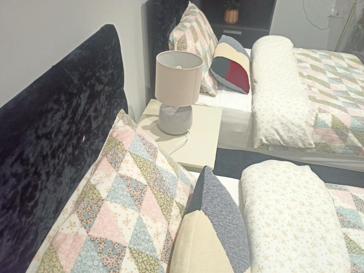 Homey Studio In Newport Perfect For Couples & Travelers Ngoại thất bức ảnh