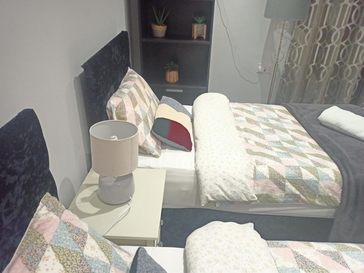 Homey Studio In Newport Perfect For Couples & Travelers Ngoại thất bức ảnh