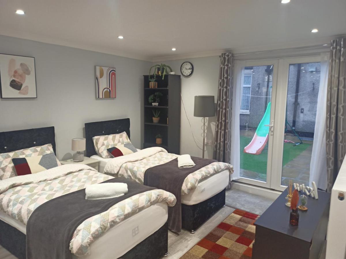 Homey Studio In Newport Perfect For Couples & Travelers Ngoại thất bức ảnh