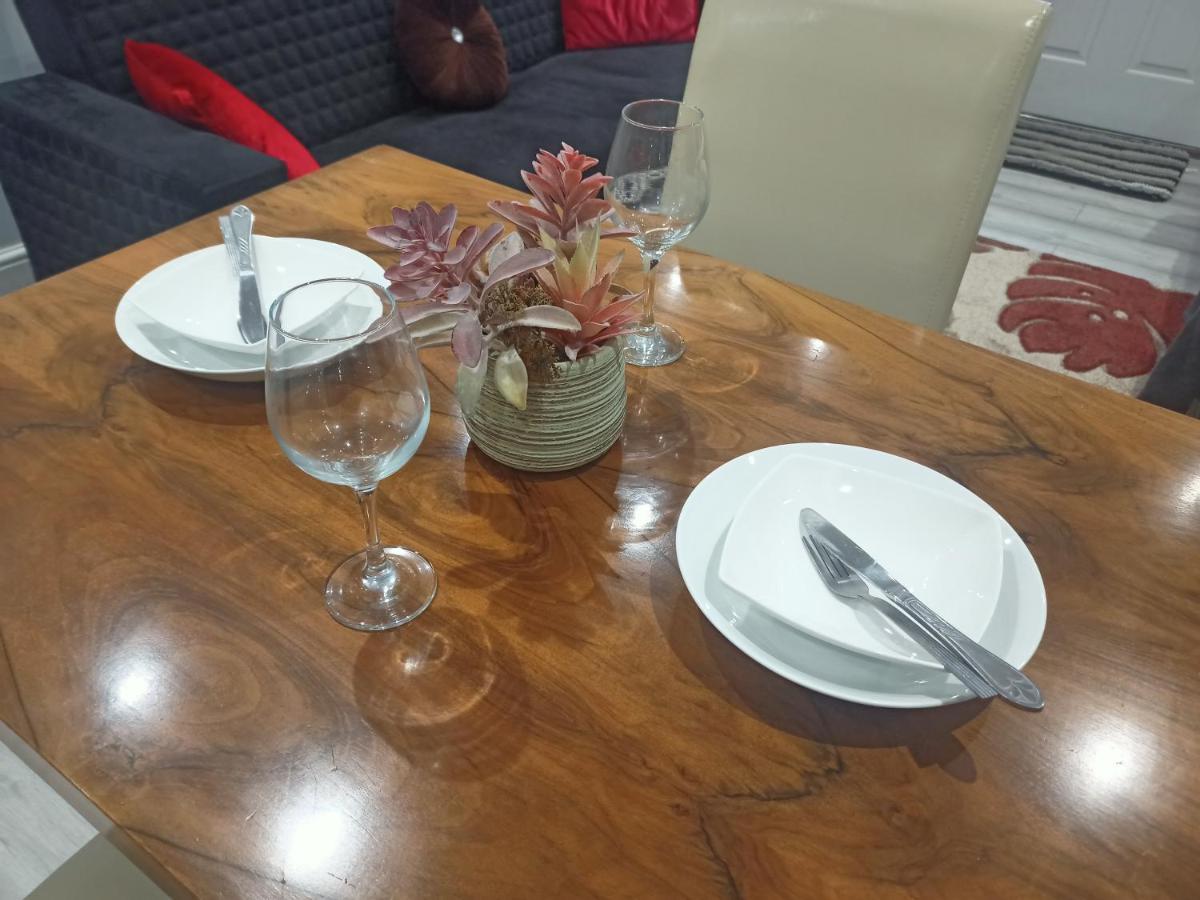 Homey Studio In Newport Perfect For Couples & Travelers Ngoại thất bức ảnh
