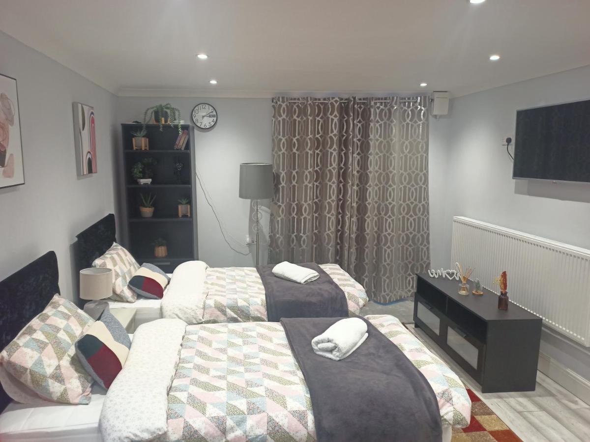 Homey Studio In Newport Perfect For Couples & Travelers Ngoại thất bức ảnh
