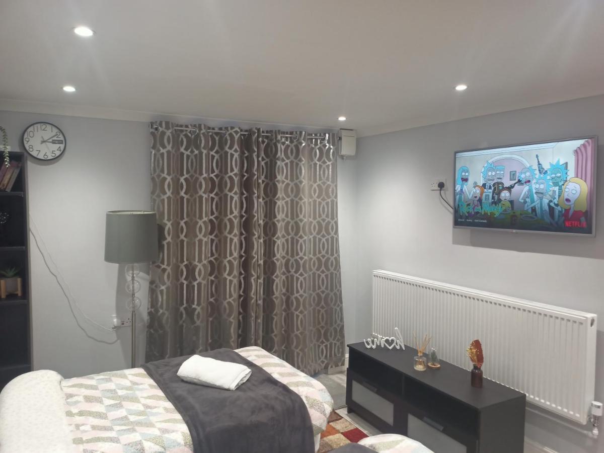 Homey Studio In Newport Perfect For Couples & Travelers Ngoại thất bức ảnh