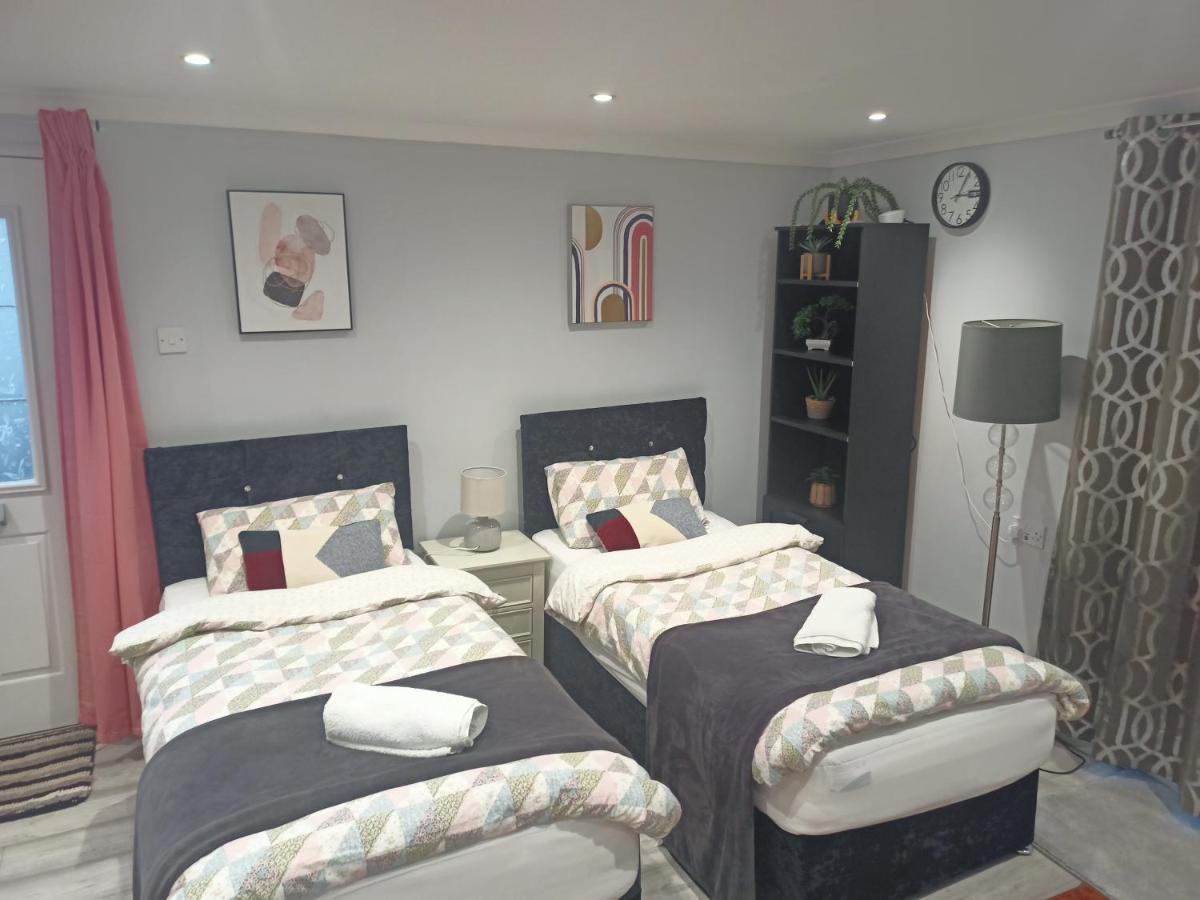 Homey Studio In Newport Perfect For Couples & Travelers Ngoại thất bức ảnh