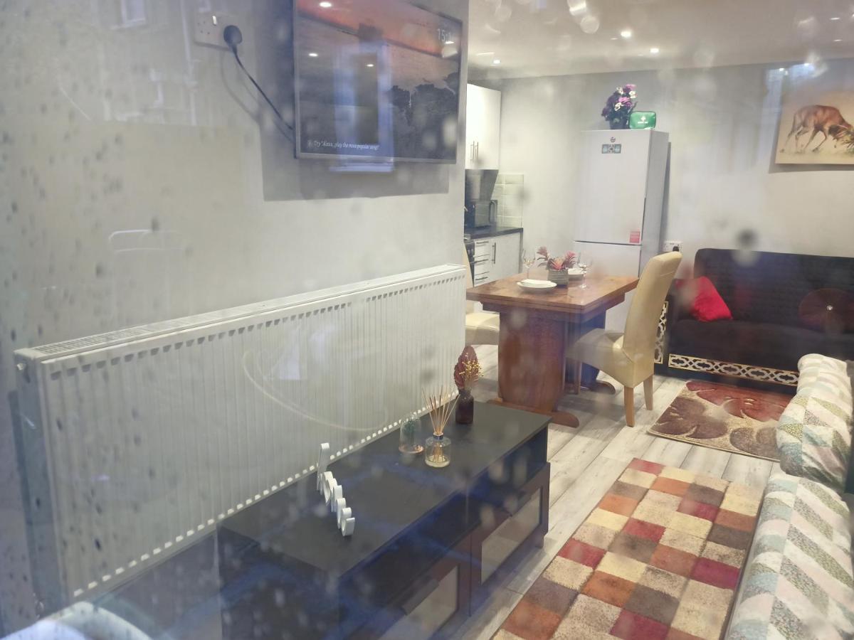 Homey Studio In Newport Perfect For Couples & Travelers Ngoại thất bức ảnh