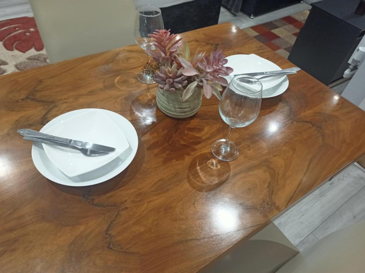 Homey Studio In Newport Perfect For Couples & Travelers Ngoại thất bức ảnh