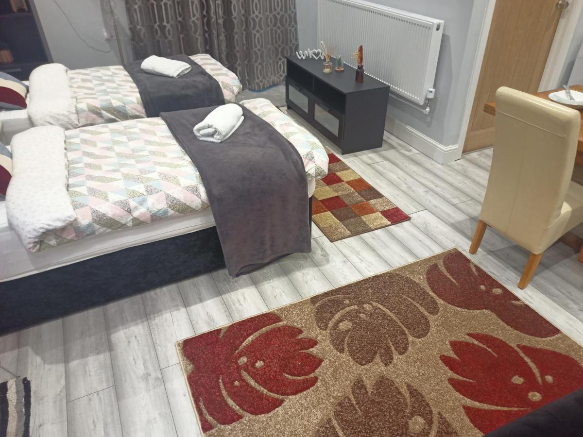 Homey Studio In Newport Perfect For Couples & Travelers Ngoại thất bức ảnh