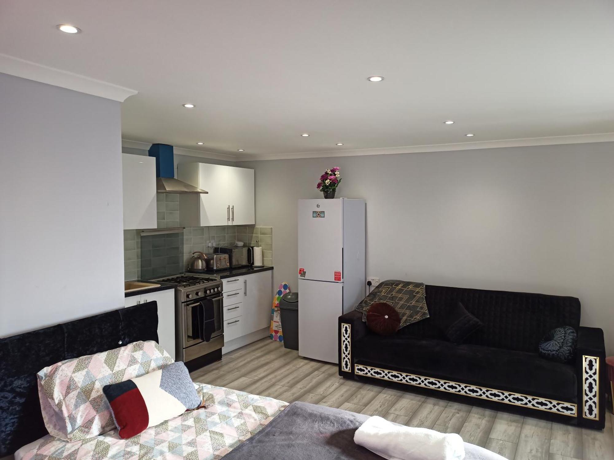 Homey Studio In Newport Perfect For Couples & Travelers Ngoại thất bức ảnh